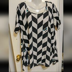 LuLaRoe Nightmare Before Christmas Black and White Chevron Tee Tunic B4